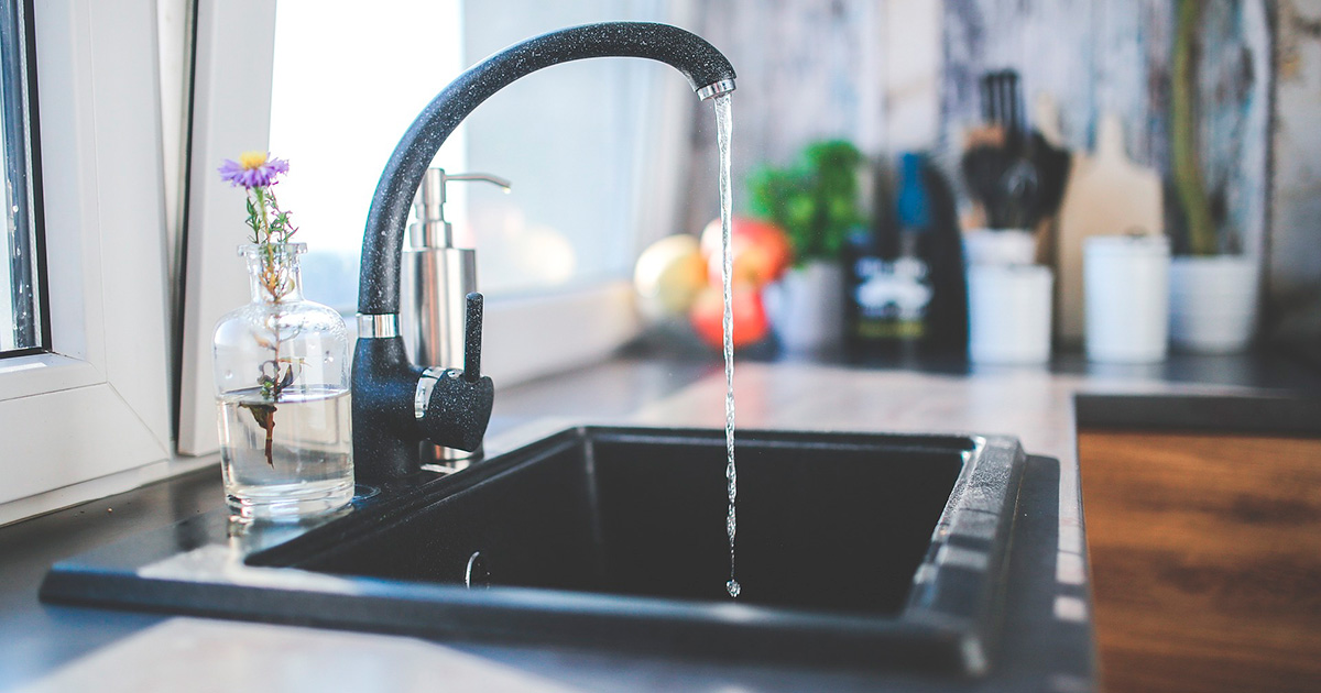 Como economizar água em casa? - 5 dicas úteis para gastar menos água!